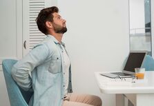 Três exercícios físicos para evitar as dores nas costas 