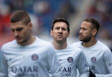 Isto Lembra-me Uma História: Três adeptos à espera da equipa