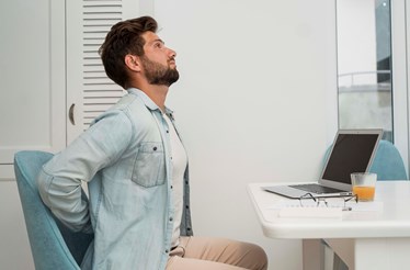 Três exercícios físicos para evitar as dores nas costas 