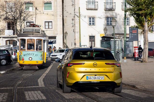 A versão híbrida plug-in do Astra chegou ao mercado em 2022.