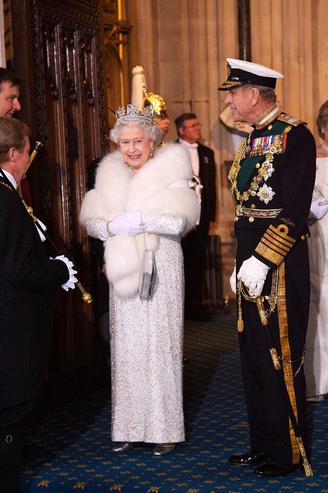 Depois de 70 anos no trono, não surpreende que Isabel II tivesse os modelos mais importantes – e que terá passado na sua maioria a Carlos, junto com mais algumas coisinhas…