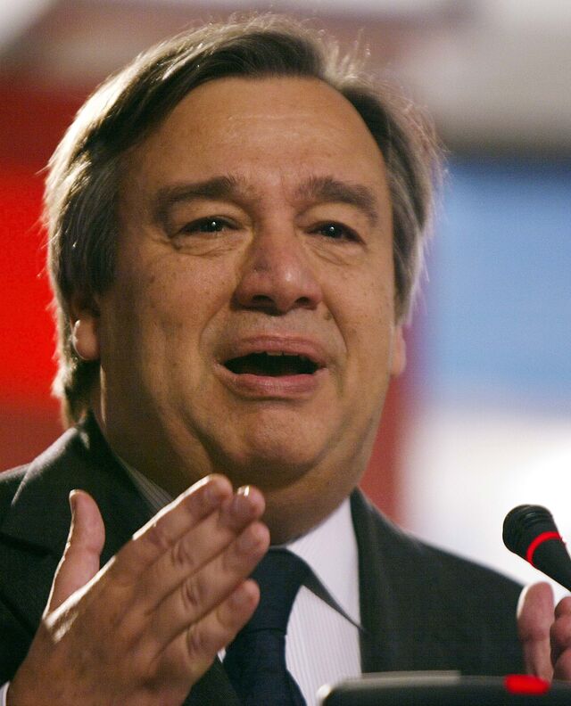 Guterres apresentou a Sampaio a demissão em 2002.