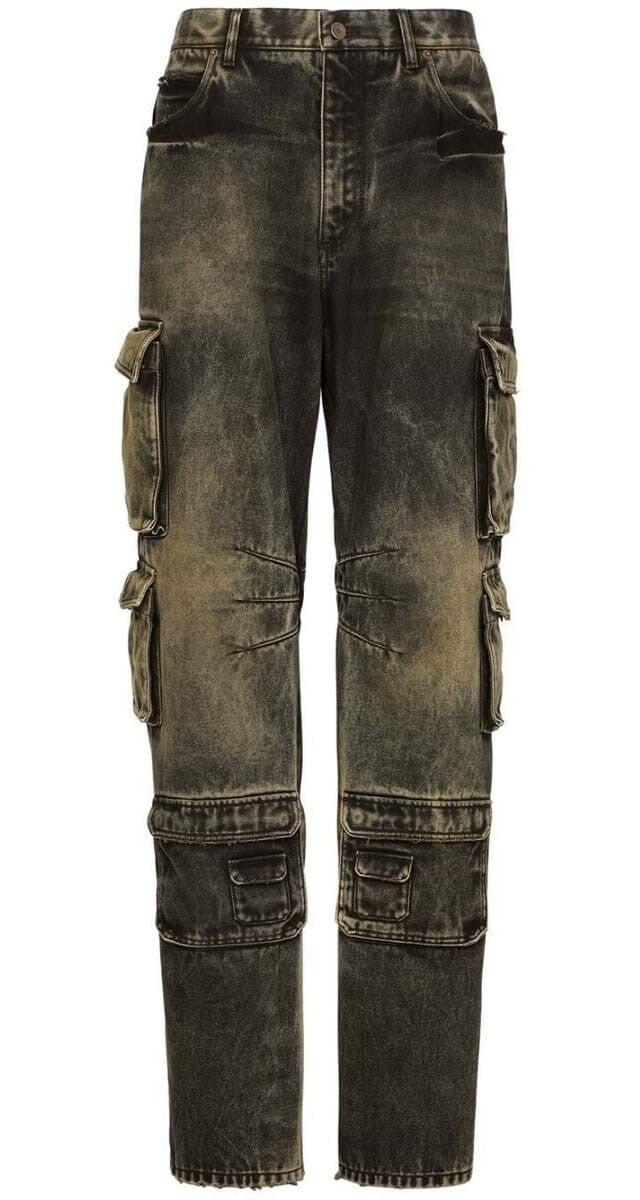 Calças cargo em ganga, € 1450, Dolce & Gabbana.