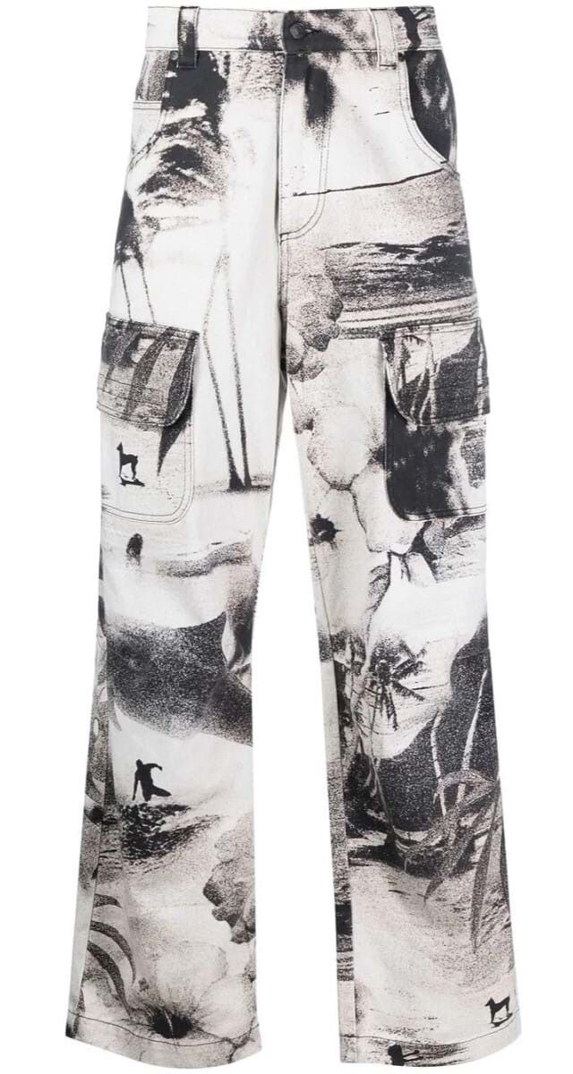 Calças cargo em ganga estampada, €425, MSGM.