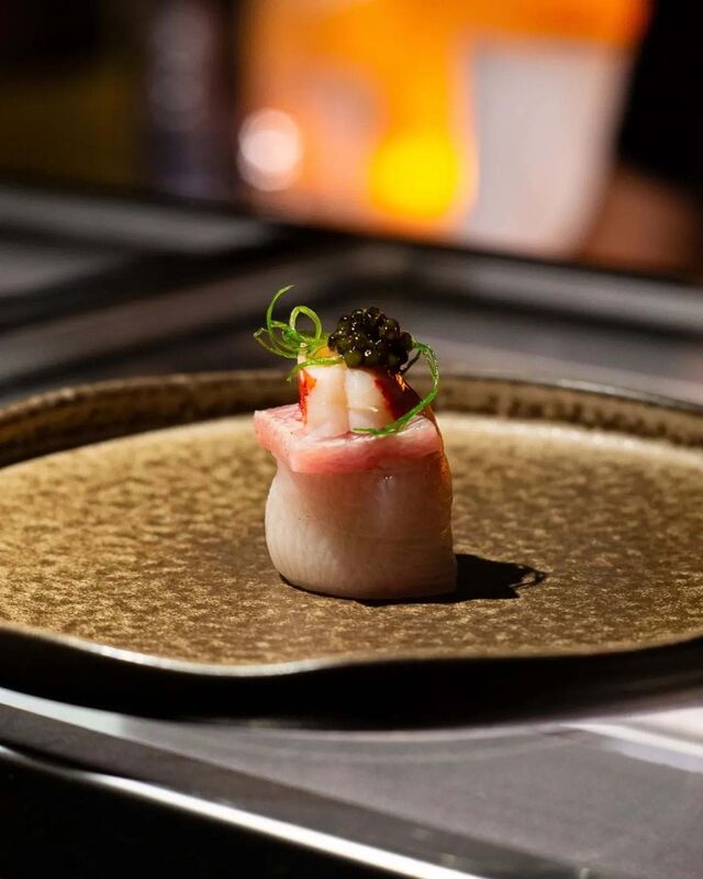 Um dos gunkans, lírio, chu-toro, carabineiro e caviar.