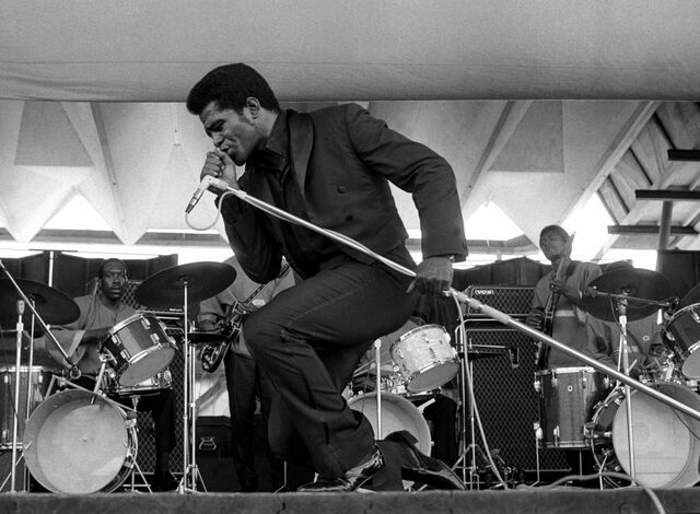 James Brown em 1969, durante um concerto.