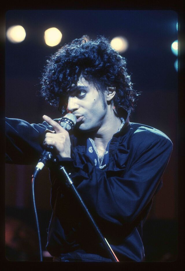 Prince, posteriormente conhecido como The Artist Fromerly Known as Prince, em 1983.
