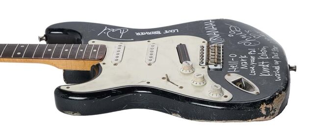 Fender Stratocaster destruída.