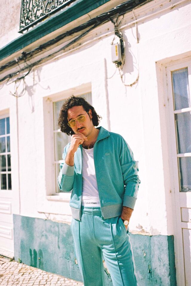 Pedro cresceu no bairro da Graça, em Lisboa.