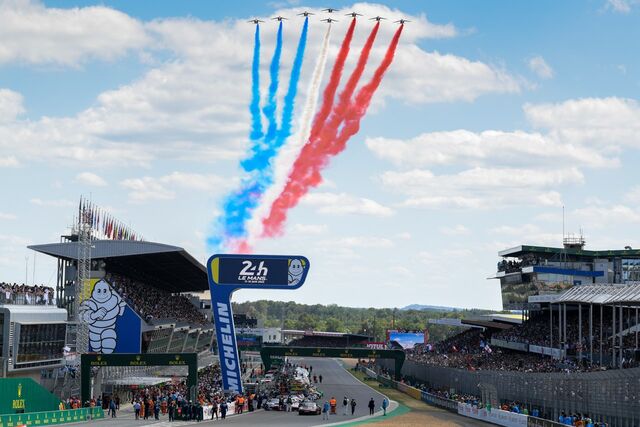 Caças da força aérea francesa minutos antes de uma partida.
