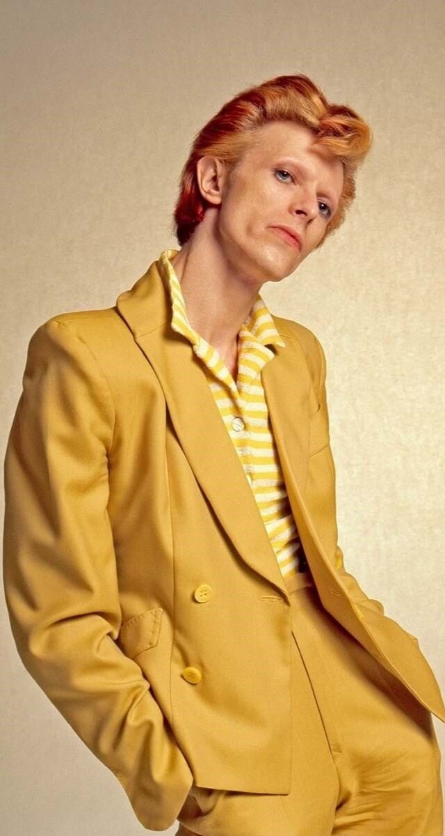 David Bowie in Yellow Suit, € 399,90, Sonic Editions na Care of Carl.