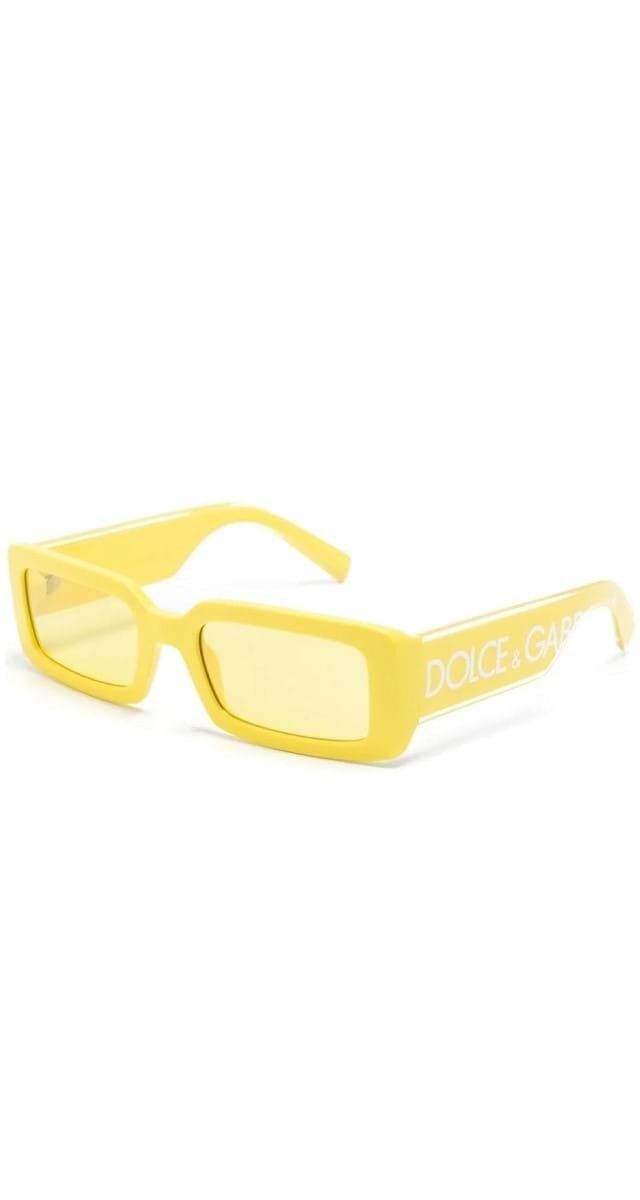 Óculos de sol em massa, € 230, Dolce & Gabbana.