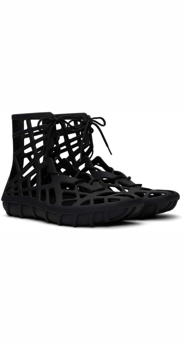 Sandálias Atlas em borracha, €590, Bottega Veneta.