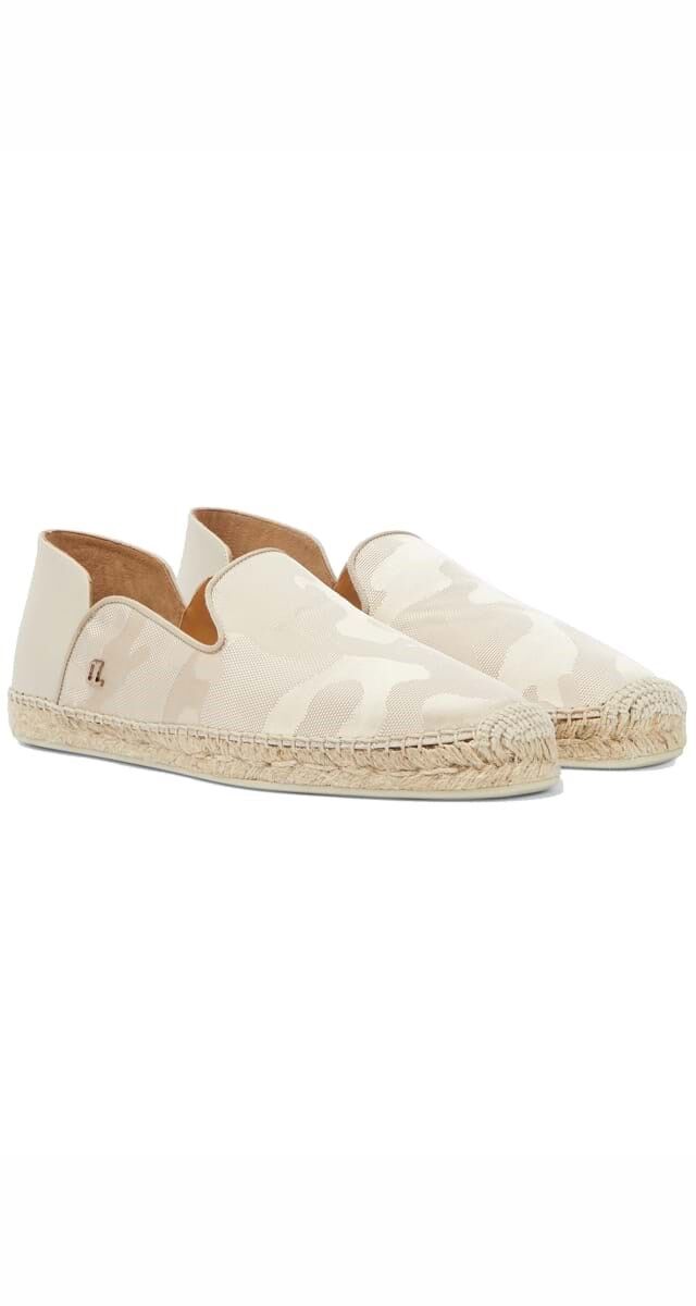Alpercatas em algodão e pele, €550, Christian Louboutin.