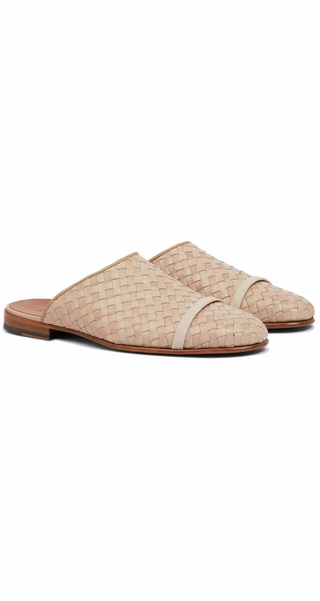 Mules Klein em pele entrelaçada, €595, Malone Souliers.