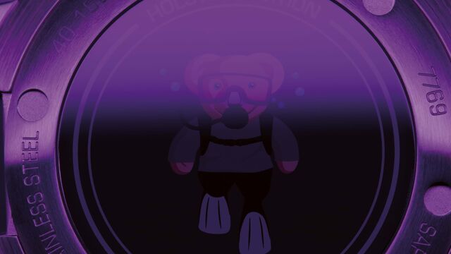 Na parte de trás do relógio podemos ver o simbolo da marca, o "Bear".