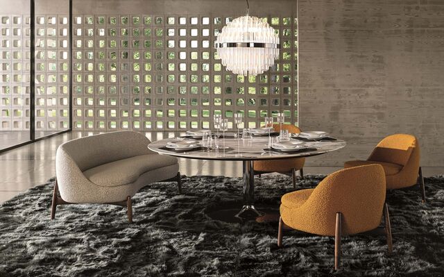 A linha Sendai é composta por um sofá, poltronas de jantar e de lounge.