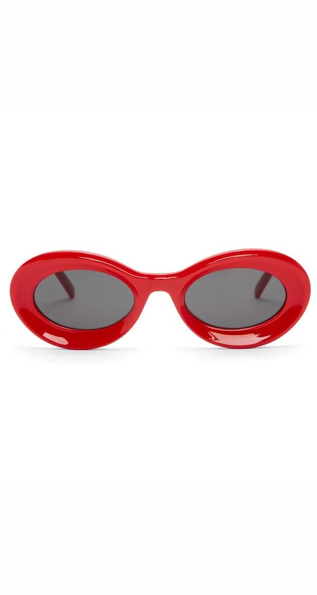 Óculos de sol Loop em acetato, € 270, Loewe.