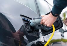 Pela primeira vez, na Europa, foram vendidos mais automóveis elétricos do que a gasóleo