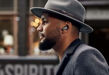 Estes earbuds cancelam o mundo