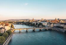Dos banhos nas fontes aos desportos nos lagos: assim é o verão na Suíça 