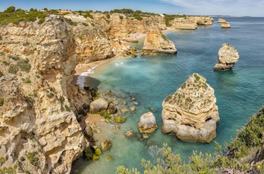 A gruta de Benagil, no Algarve, está entre as dez mais populares da Europa
