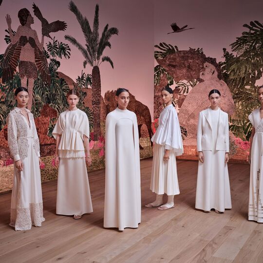 A nova coleção da Dior é uma ode às figuras mitológicas da Antiguidade 