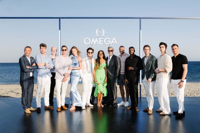 A apresentação que decorreu em Mykonos, na Grécia, contou com várias caras conhecidas.