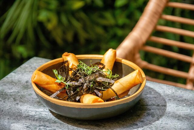 Crispy Spring Rolls, uma das entradas.
