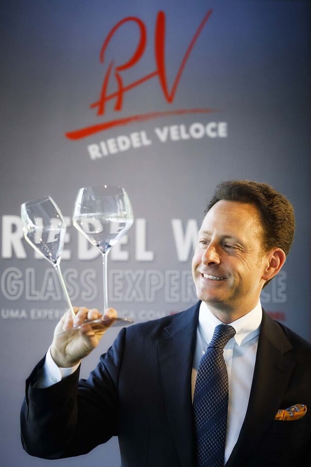 Maximilian Riedel é um vidraceiro e empresário austríaco.