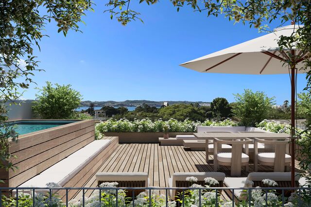 O generoso terraço com piscina é o que torna esta penthouse tão apetitosa.