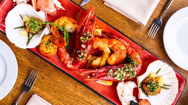 "O que não falta na carta são opções de grande indulgência, com muita oferta de mariscos e peixe".
