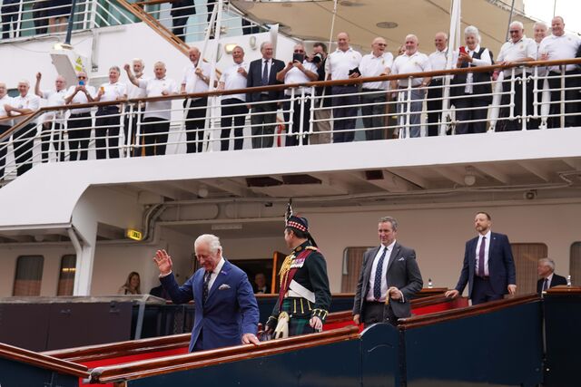 Carlos III na visita ao Britannia no início de julho.