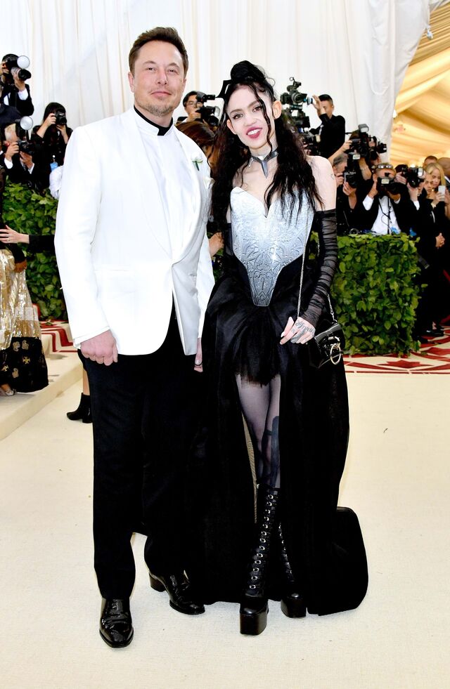 Grimes e Elon Musk na MET Gala em 2018.