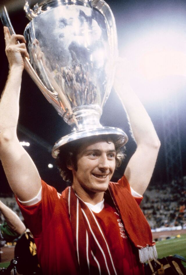 "Trevor Francis marcou de cabeça, aos 39 minutos da primeira parte, na baliza Sul do Estádio Olímpico de Munique, o único golo do jogo que sagrou o Nottingham Forest campeão europeu".