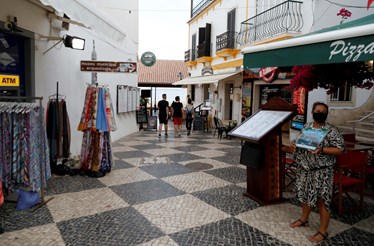 Isto Lembra-me Uma História: O Algarve e o pequeno dinheiro local