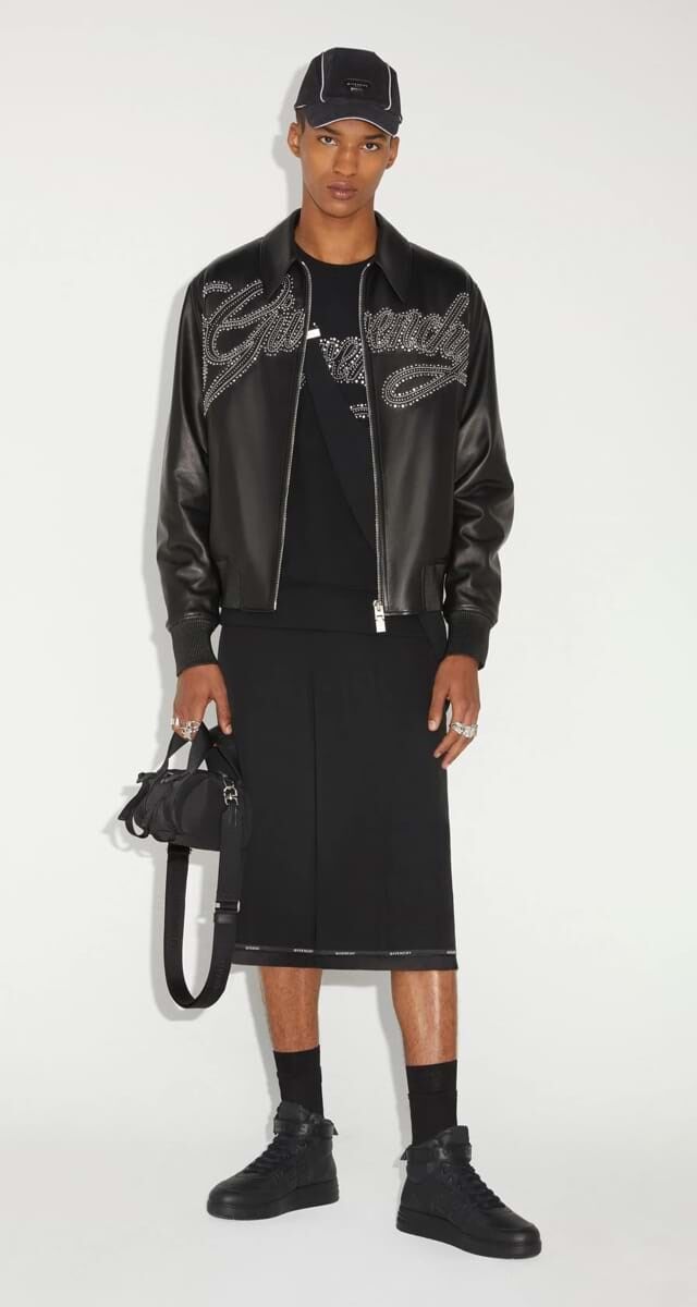 Tendência: saias. Look: Givenchy.