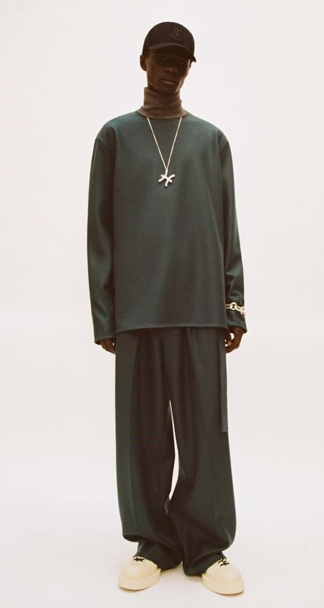 Tendência: colares. Look: Jil Sander.