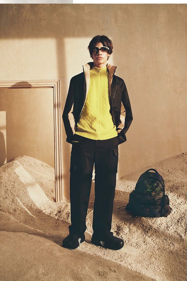 Tendência: apontamentos de amarelo. Look: Louis Vuitton.