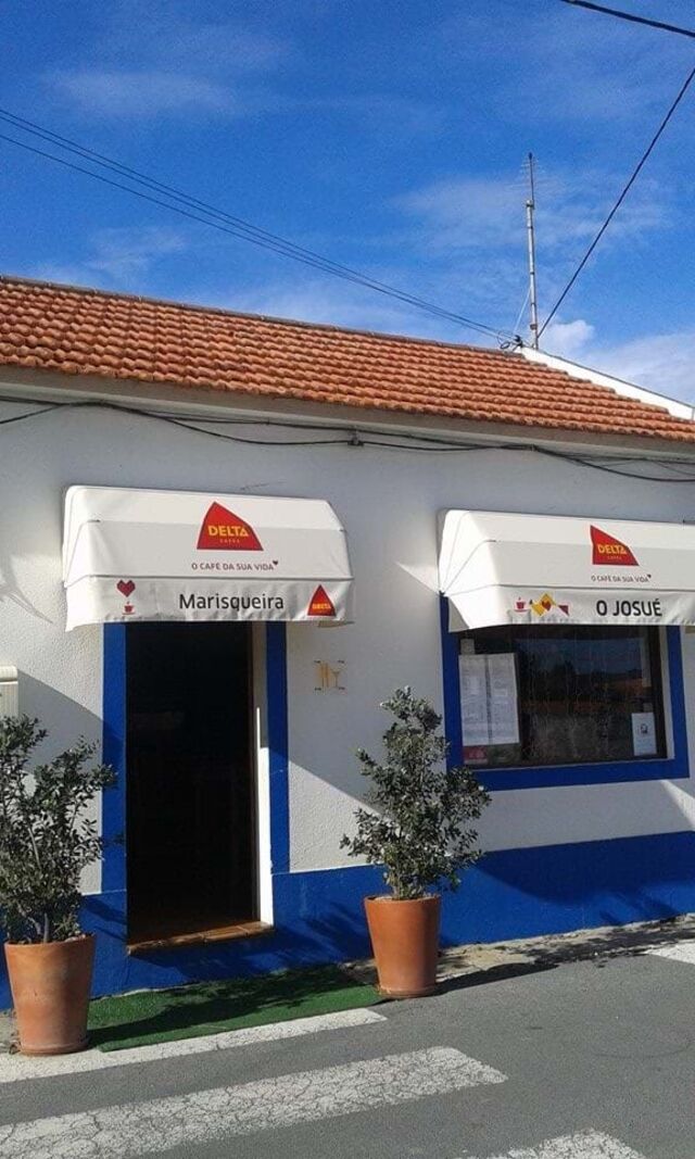 Impõe-se uma paragem no Josué, para provar o famoso sargo grelhado que valeu ao restaurante a alcunha de rei do dito.