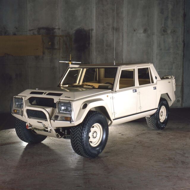 LM002, o primeiro SUV Lamborghini.