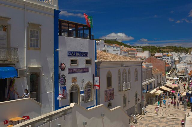 Albufeira é um dos exemplos de como o turismo "engoliu" a cidade.