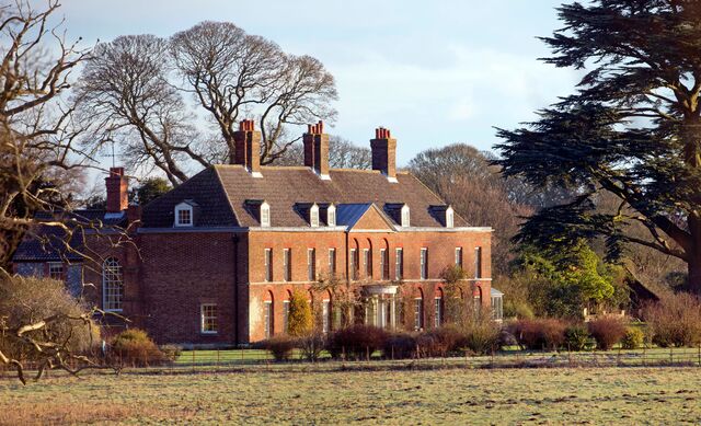 A casa de Anmer Hall, em Norfolk, oferecida ao casal por Isabel II.