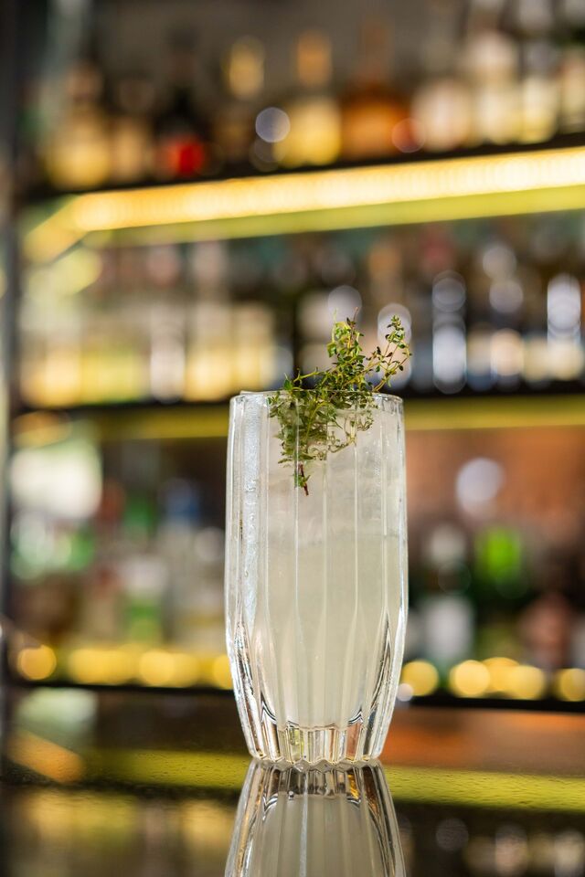 Com xarope de tomilho, sumo de lima ginger beer e gin sem álcool: o Gin Thyme.