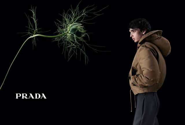 O australiano Kodi Smit-McPhee, também para a Prada.