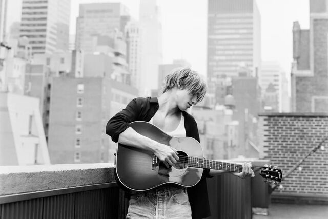 O americano Levon Hawke é o protagonista da campanha da Celine.