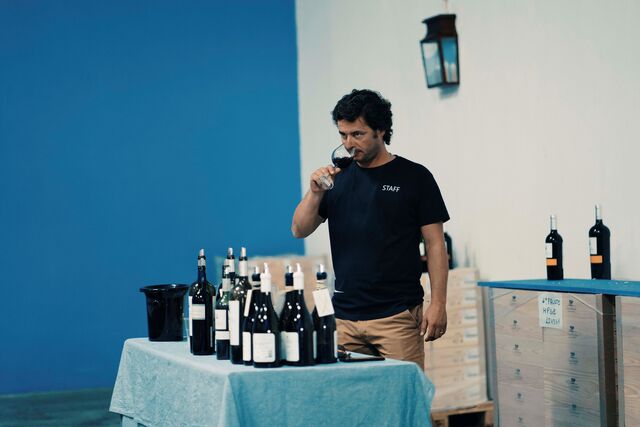 Estão agendadas várias provas de vinho.