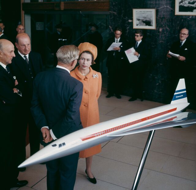 A Rainha Isabel II conheceu alguns membros da equipa que trabalhava no Concorde quando visitou a British Aircraft Corporation em setembro de 1966.