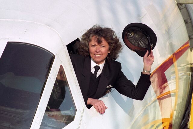 Barbara Harmer, 39 anos, de Bognor Regis, entrou para o livro dos recordes quando se tornou a primeira mulher a pilotar um Concorde (1993).