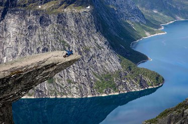 Noruega passa a ter uma escalada com acesso ao penhasco à beira-mar mais alto da Europa